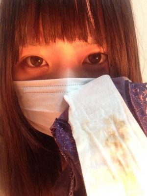 濃厚な下り物（おりもの）付きパンツのエロ画像